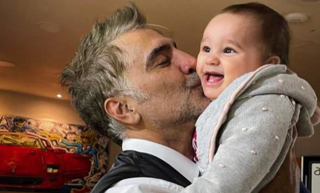 Alejandro Fernandez no oculta su amor por su primera nieta, Cayetana