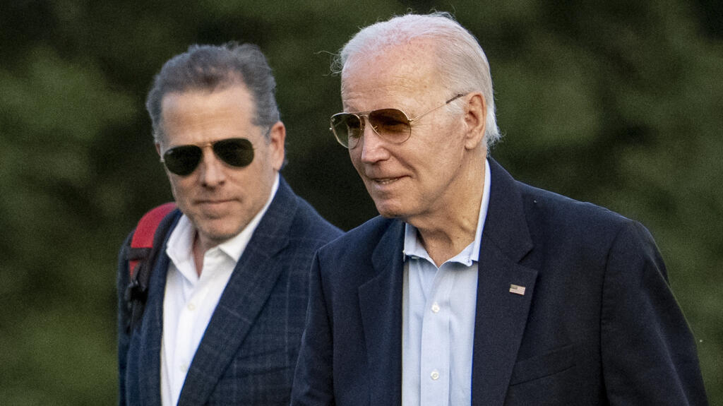 ARCHIVO - El presidente Joe Biden, y su hijo Hunter Biden llegan a Fort McNair, el domingo 25 de junio de 2023, en Washington. (AP Photo/Andrew Harnik, Archivo)