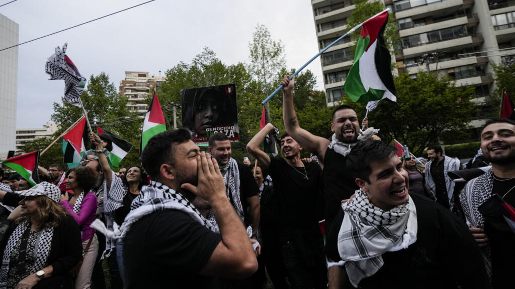 Manifestación en apoyo al pueblo palestino frente a la Embajada de Israel en Santiago de Chile, el 19 de octubre de 2023.